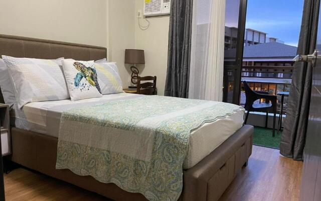 MaRoy Suites at Asteria Residences (Near NAIA with free Parking+Fiber Internet)