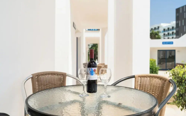 Kritamo Beach Hotel Apartments
