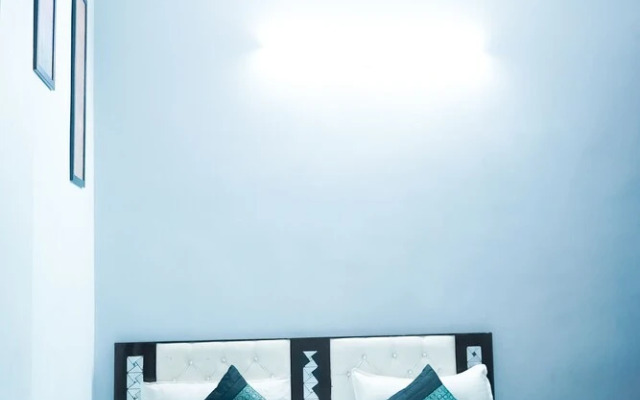 Roomshala 073 Hotel Budget Stays