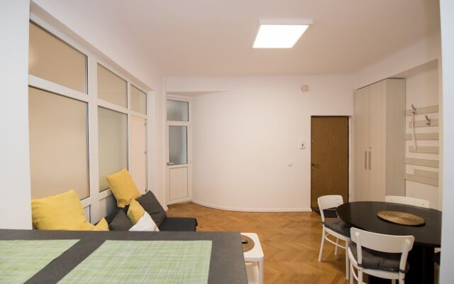 Apartment Batistei Near Old Town