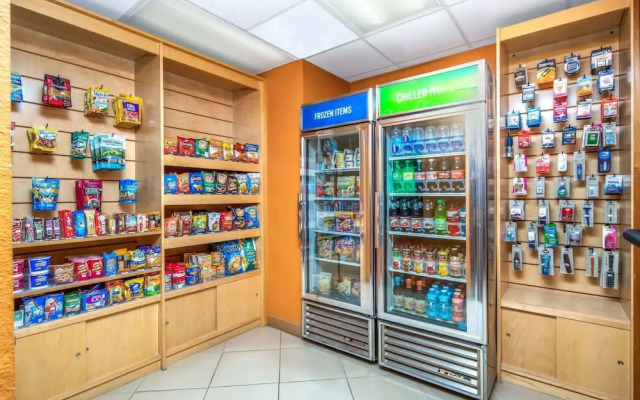 La Quinta Inn & Suites by Wyndham Atlanta Ballpark/Galleria