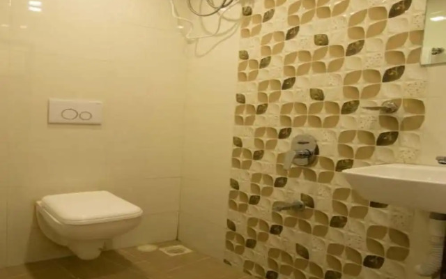 Hotel Apsara Near JJ Hospital