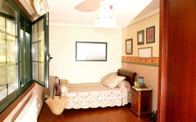 House With 5 Bedrooms in Pontevedra, With Enclosed Garden