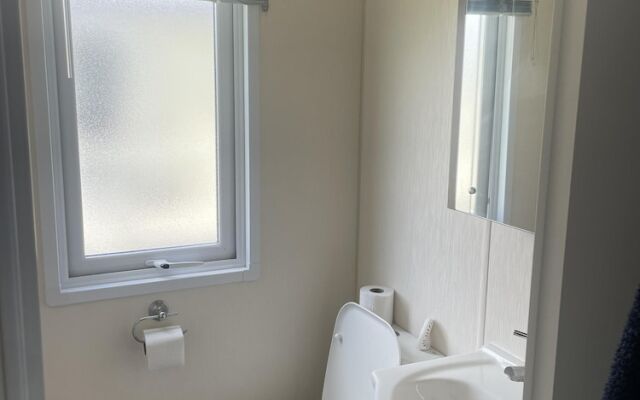 Remarkable 2-bed Holiday Home in Whitstable