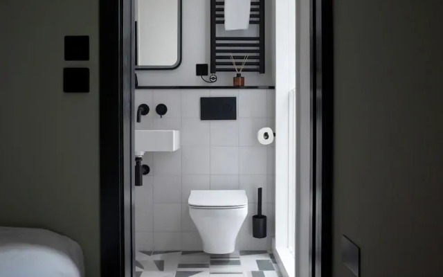 Bob W Tower Hill Studios