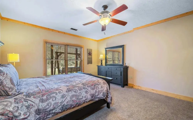 New! Riverfront Retreat Sleeps 12 Ellijay
