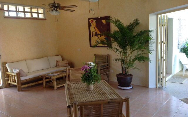 Aree's Lagoon House