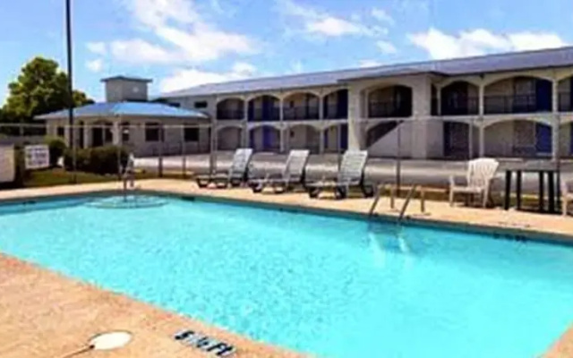 Super 8 Motel - Walterboro