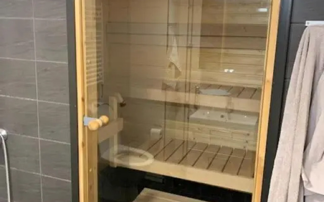 Stylish apartment with sauna nearby Airport