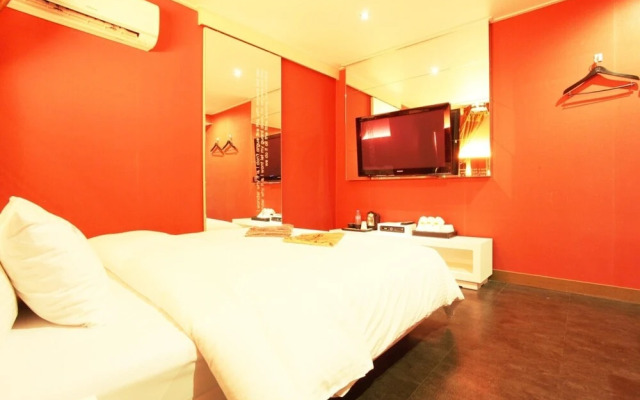IMT 1 Hotel Wolgot