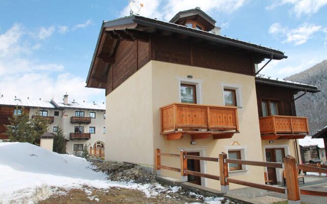 Stunning Holiday Home in Livigno near Ski Lift