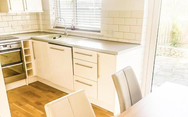 3-bed House in London Garden & Free Parking