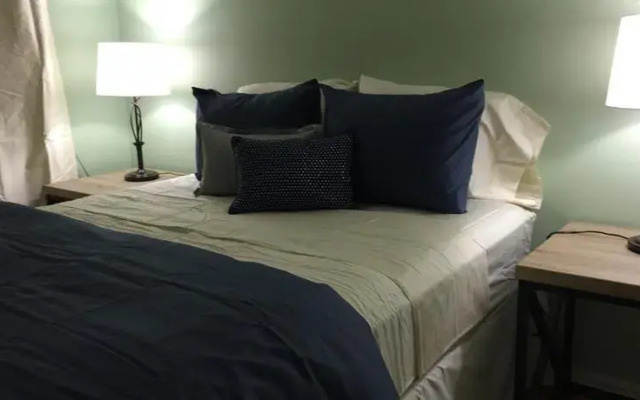 Hollywood Private One-Bedroom Apartment
