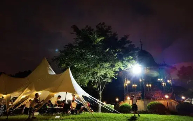 Hi King  Film Glamping