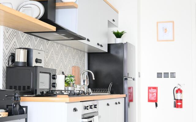 Contemporary 1BR Sleeps4 Balcony/Pool/Gym/DXBHills