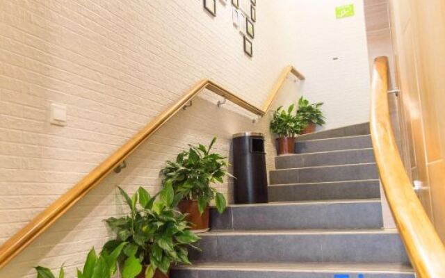 Hi Inn (Shanghai Jiading Baiyin Road Subway Station)
