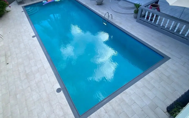 Bay Heights Escape- Courtyard Studios
