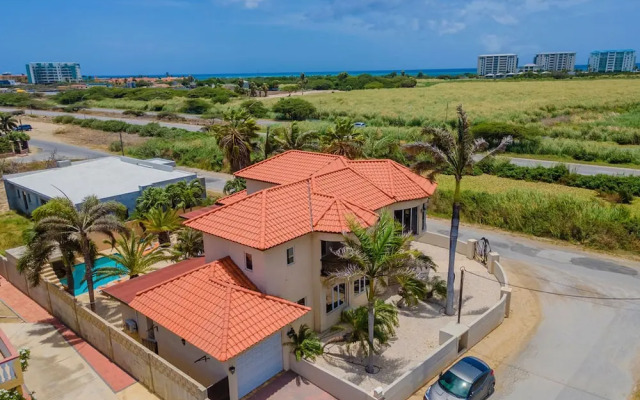 Amazing 4br4ba Villa w Pool Birdsanctuary Views