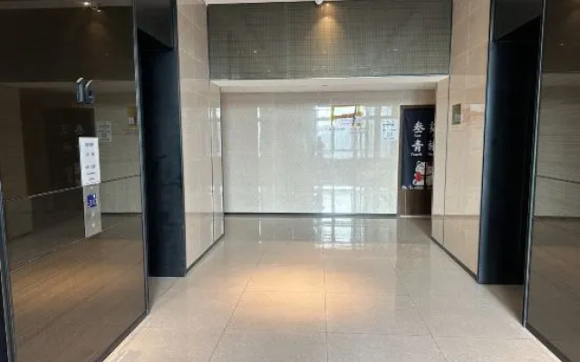 深圳叁柒青年旅舍 Shenzhen SanQi Youth Hostel - Male Only – Hotel Rooms – Shenzhen