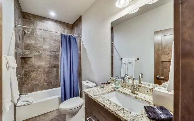 Cocoa Cabin 4 Bedroom Home by RedAwning