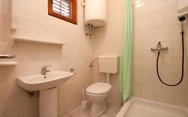 Apartment Ljilja - 10m from the sea with parking: A2 Nin, Zadar riviera
