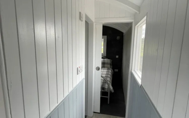 Acdc Glamping, Campervan , Caravan and Tent Resort