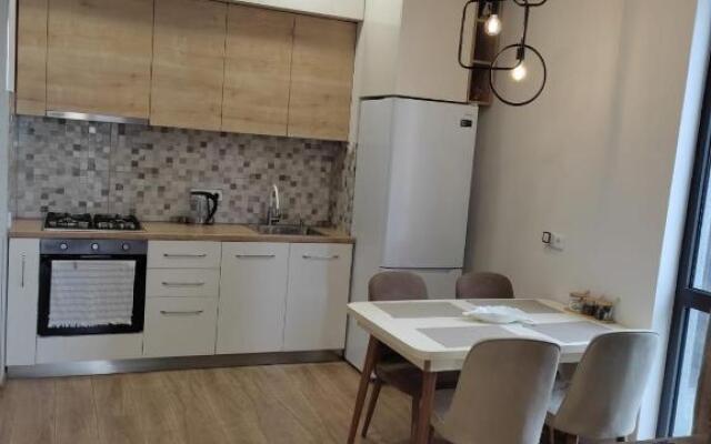 Astoria Home - Place for rest in Isani