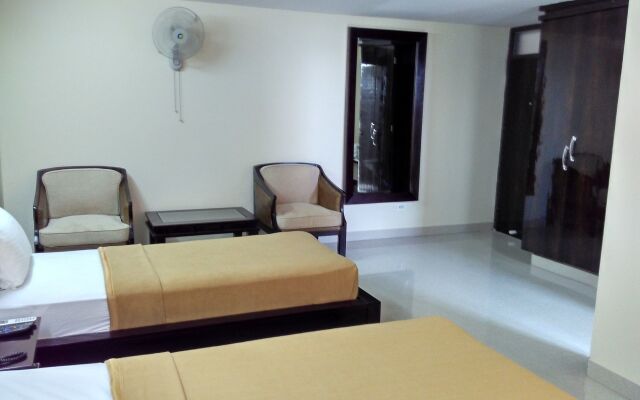 Hotel Raj Vista - Suites & Convention