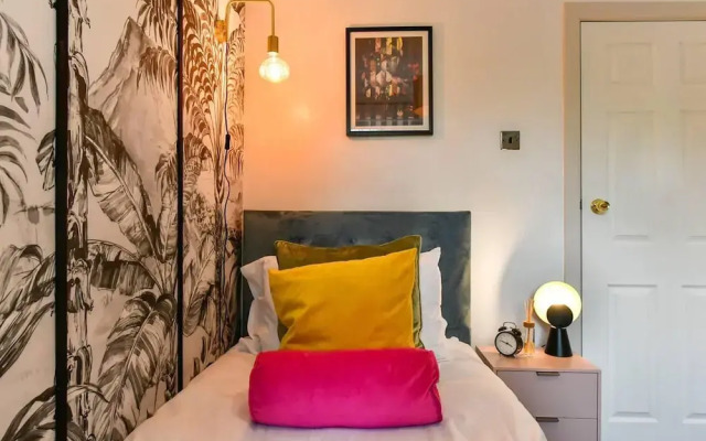 Stunning 3-bed House in Cardiff With Free Parking!