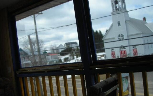 Gîte des Hauteurs et Café de la place