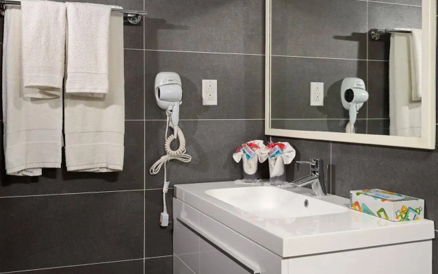 Captain Don's Habitat