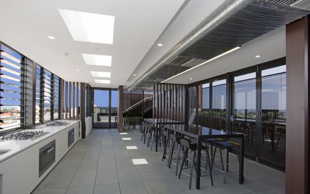 2BR Apt Wifi Infinity Pool St Kilda