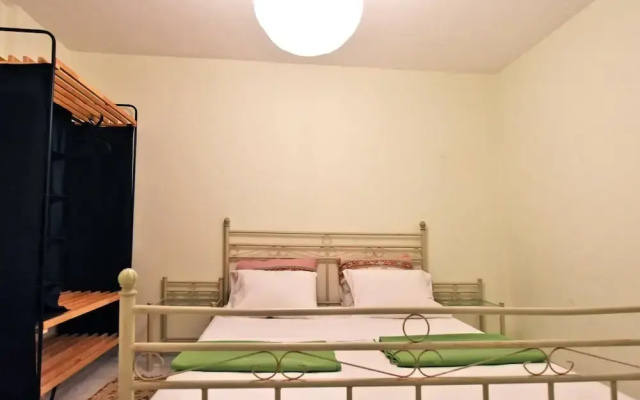 Demi Maisonette