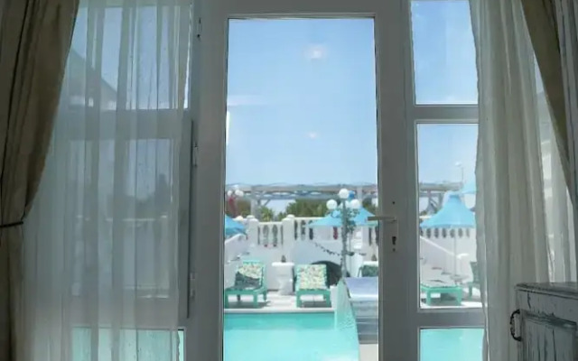 Bahama Art Hotel