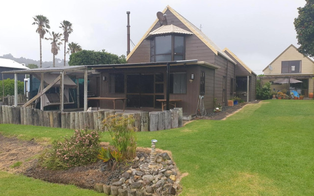 MacDonalds Rest - Hahei beach house