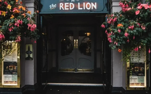 OYO The Red Lion Hotel
