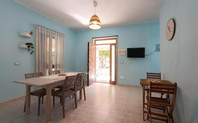 Snug holiday home in Pachino with a balcony/terrace