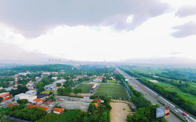 Best Homey And Nice Studio At Royal Sentul Park Apartment