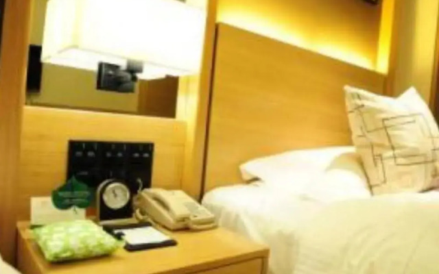 Yantai Celebrity Hotel