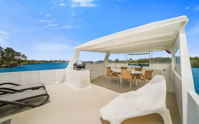 Coomera Houseboat Holidays