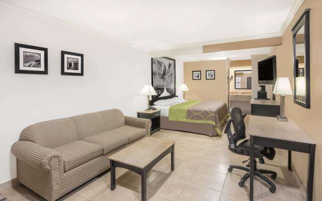 Super 8 Wyndham McAllen Downtown- City Center-Plaza Mall-Airport