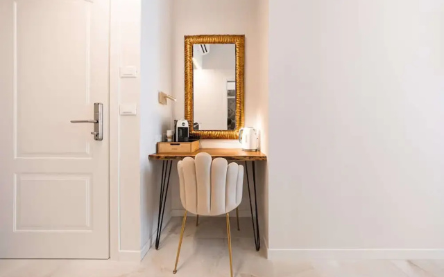 Avenue Suites