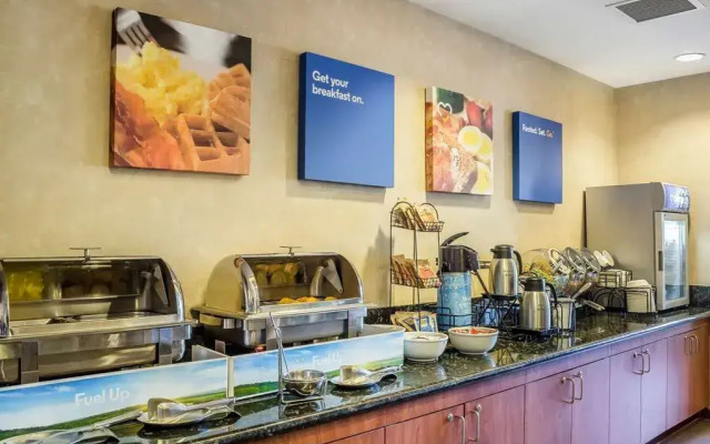 Comfort Inn & Suites