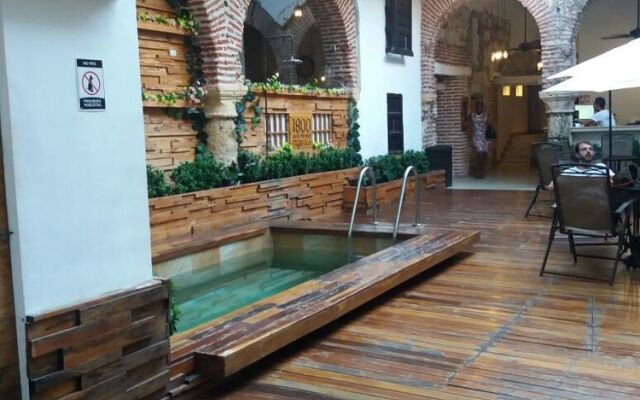 Bourbon St Hostal Boutique - Hostel
