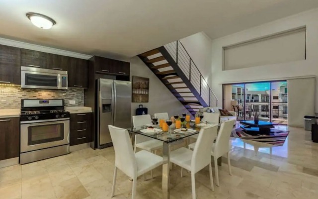 3BR 3BA Duplex w Amazing Views Pool Amenities