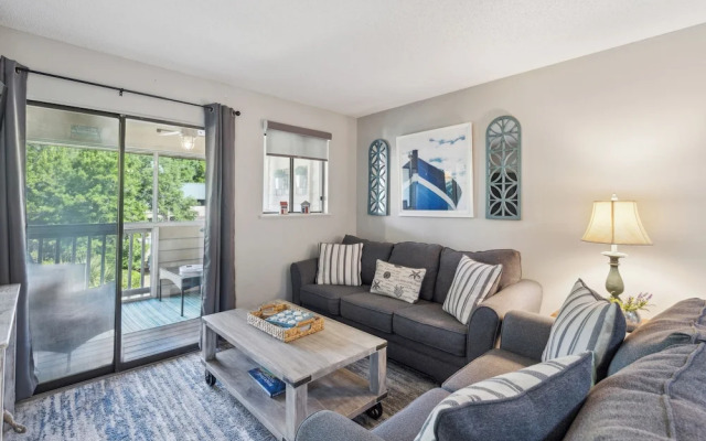 Seaside Bliss Retreat Coastal Condo for 6