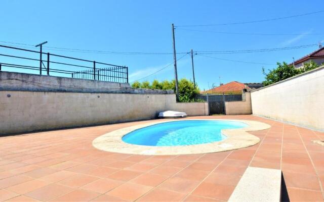 Apartamento con piscina próximo a Sanxenxo