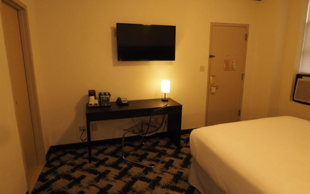 Night Hotel Broadway