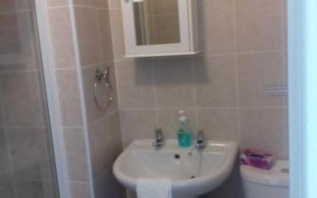 Lynmoore Guest House - BB