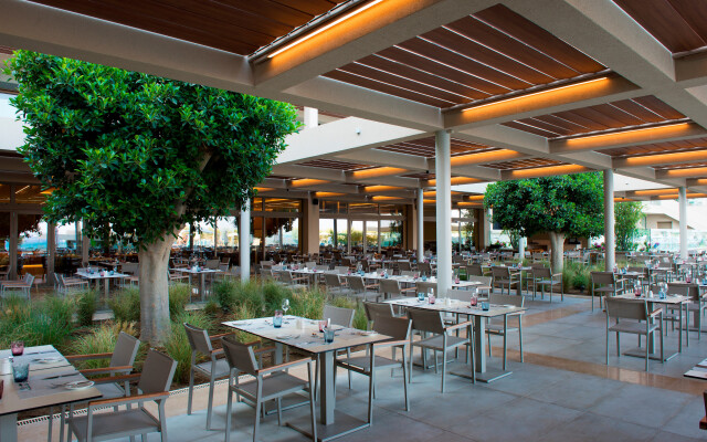 Amada Colossos Resort